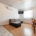 Apartamento 2 Bedroom In Pag *