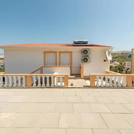 Apartamento 2 Bedroom In Pag
