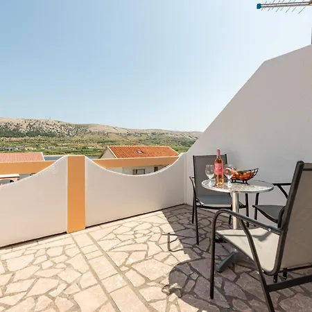 Lovely In Pag With Wifi