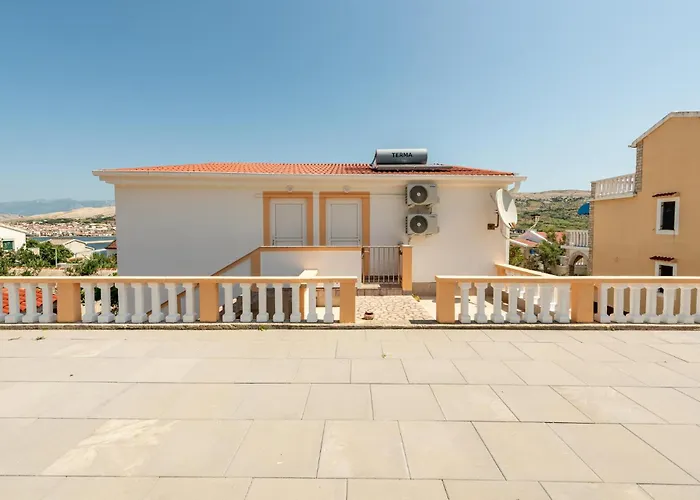 דירה 2 Bedroom In Pag
