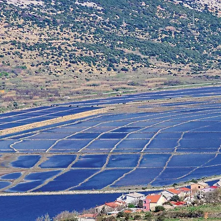 Lovely In Pag With Wifi *